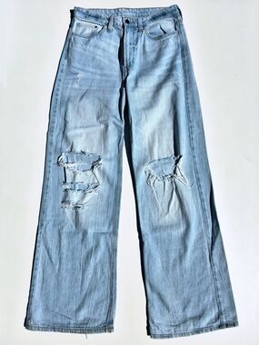 H&M Woman's Curvy Fit Wide Ultra High Jeans - Light Denim Blue (Size 6)